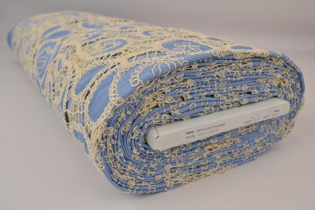 Stickerei im Jeanslook – Hellblau Blossom – Bild 5