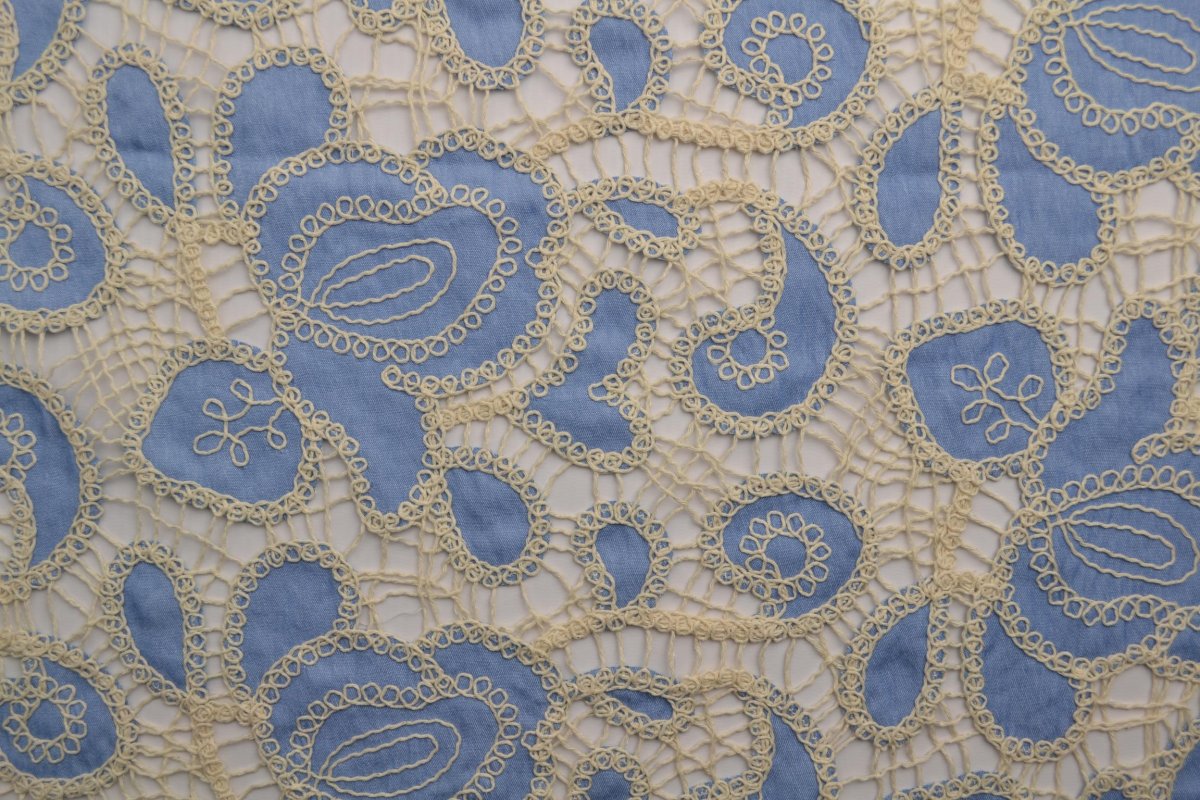 Stickerei im Jeanslook – Hellblau Blossom – Bild 4